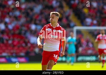 Oakwell Stadium, Barnsley, Inghilterra - 19 agosto 2023 Andrew Dallas (16) di Barnsley - durante la partita Barnsley contro Oxford United, Sky Bet League One, 2023/24, Oakwell Stadium, Barnsley, Inghilterra - 19 agosto 2023 crediti: Mathew Marsden/WhiteRosePhotos/Alamy Live News Foto Stock