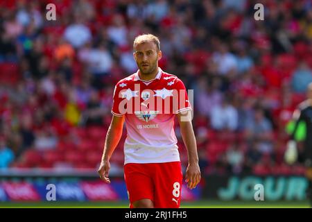 Oakwell Stadium, Barnsley, Inghilterra - 19 agosto 2023 Herbie Kane (8) di Barnsley - durante la partita Barnsley contro Oxford United, Sky Bet League One, 2023/24, Oakwell Stadium, Barnsley, Inghilterra - 19 agosto 2023 crediti: Mathew Marsden/WhiteRosePhotos/Alamy Live News Foto Stock