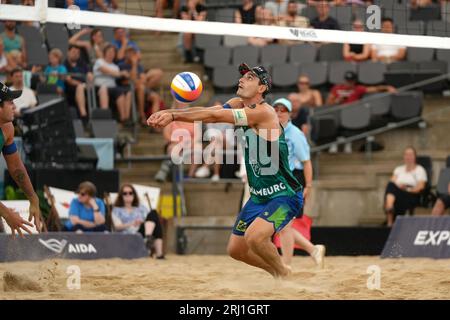 Amburgo, Germania. 20 agosto 2023. Amburgo, Germania, 16 agosto 2023: Andre (Brasile) durante il torneo di Beach volley Elite 16 allo Stadio am Rothenbaum di Amburgo, GERMANIA. (Julia Kneissl/SPP) credito: SPP Sport Press Photo. /Alamy Live News Foto Stock