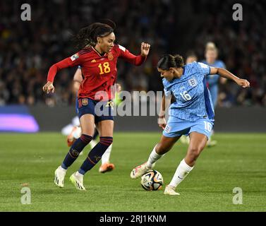 Sydney, Australia. 20 agosto 2023. Salma Paralluelo che sfreccia l'inglese Jessica Carter durante la finale della Coppa del mondo femminile FIFA 2023 allo Stadium Australia di Sydney, Australia credito: Kleber Osorio/ Alamy Live News Foto Stock