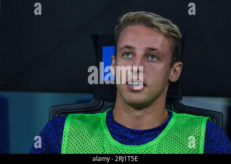 Milano, Italia. 19 agosto 2023. Davide Frattesi dell'FC Internazionale guarda alla partita di serie A 2023-24 tra FC Internazionale e AC Monza allo Stadio Giuseppe Meazza. Punteggio finale; Inter 2:0 Monza. (Foto di Fabrizio Carabelli/SOPA Images/Sipa USA) credito: SIPA USA/Alamy Live News Foto Stock