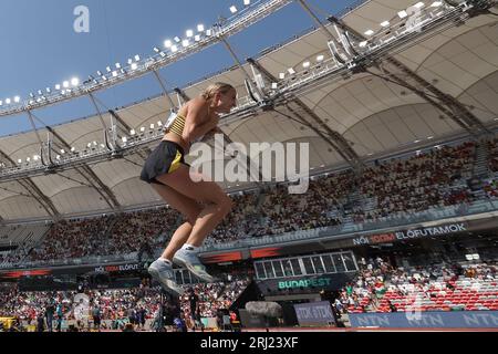 Budapest, Ungheria. 20 agosto 2023. La tedesca Vanessa Grimm reagisce durante il lancio di Heptathlon Javelin del World Athletics Championships Budapest 2023 a Budapest, in Ungheria, 20 agosto 2023. Crediti: Li Ming/Xinhua/Alamy Live News Foto Stock