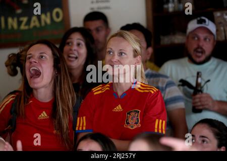 Madrid, spagnolo. 20 agosto 2023. Madrid Spagna; 08.20.2023.- campionessa spagnola di calcio femminile della Coppa del mondo femminile FIFA 2023. Migliaia di persone si riuniscono a Madrid per vedere su schermi giganti, bar e ristoranti la finale della Coppa del mondo di calcio femminile tenutasi in Australia e dove la squadra è incoronata campionessa del mondo. Credito: Juan Carlos Rojas/dpa/Alamy Live News Foto Stock