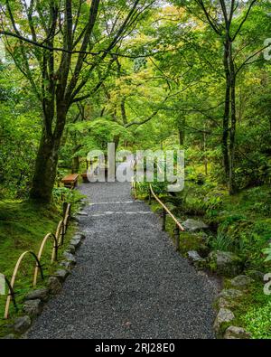 Vista panoramica nel bellissimo tempio Ryoan-ji di Kyoto. Giappone. Foto Stock