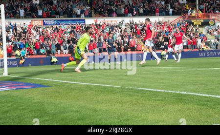 Wrexham AFC contro Swindon Town giocata a Wrexham 90 min di azione terminando 5 pareggi totali (Terry Scott / SPP) Foto Stock