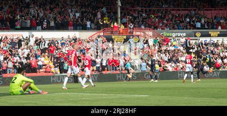 Wrexham AFC contro Swindon Town giocata a Wrexham 90 min di azione terminando 5 pareggi totali (Terry Scott / SPP) Foto Stock