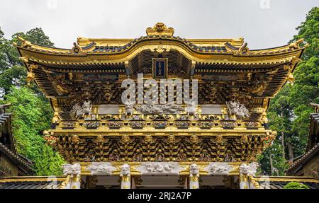 La meravigliosa porta Yomeimon nel Santuario Tosho-GU a Nikko. Prefettura di Tochigi, Giappone. Foto Stock