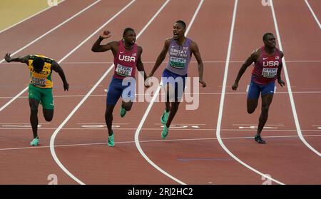 Budapest, Ungheria. 20 agosto 2023. Atletica leggera: Campionati del mondo, 100 m, finale, uomini, al National Athletics Center. Oblique Seville (l-r, Giamaica), Noah Lyles (USA), Zharnel Hughes (Gran Bretagna) e Christian Coleman (USA) corrono fino al traguardo. Credito: Marcus Brandt/dpa/Alamy Live News Foto Stock