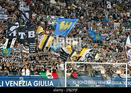 Udine, Italia. 20 agosto 2023. Tifosi udinesi durante la partita di calcio Udinese vs Juventus FC, serie A A Udine, 20 agosto 2023 crediti: Agenzia fotografica indipendente/Alamy Live News Foto Stock