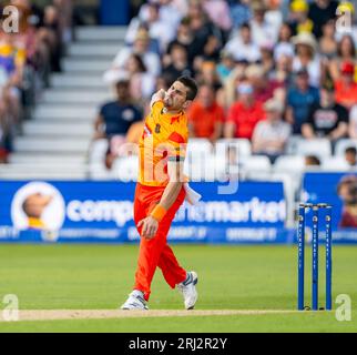 Benny Howell del Birmingham Phoenix bowling in the Hundred contro Trent Rockets Foto Stock