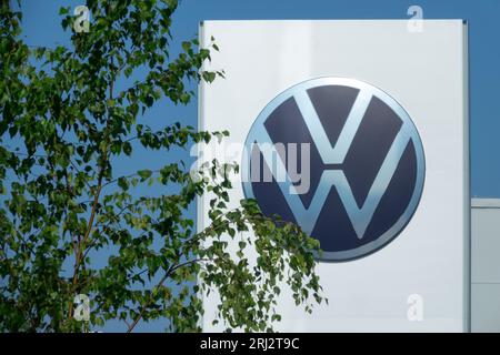 Volkswagen Logo VW, insegna, azienda, marchio famoso in tutto il mondo Foto Stock