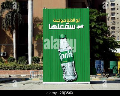 Cairo, Egitto, 3 agosto 2023: Sprite Lemon lime Advertisement in the Street, una bevanda a base di limone-lime prodotta dalla Coca-Cola Company, Sprite Was Foto Stock