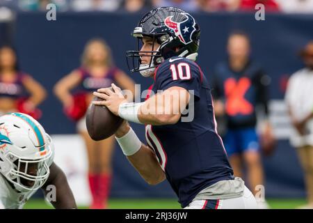 19 agosto 2023: Il quarterback degli Houston Texans Davis Mills (10) passa durante una gara di pre-stagione tra i Miami Dolphins e gli Houston Texans a Houston, Texas. Trask Smith/CSM Foto Stock