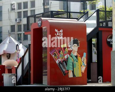 Cairo, Egitto, 3 agosto 2023: Nescafe Advertisement and decoration, Nescafé è un marchio di caffè istantaneo prodotto dalla società Vevey Nestlé Nestle con m Foto Stock