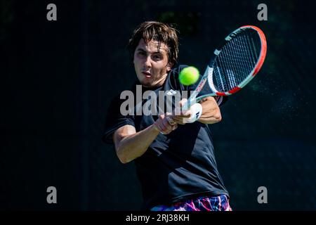 20 agosto 2023: Alexander Shevchenko restituisce un serve contro Marc-Andrea Huesler durante il primo turno del Winston-Salem Open 2023 al Wake Forest Tennis Complex di Wnston-Salem, NC. (Scott Kinser) Foto Stock