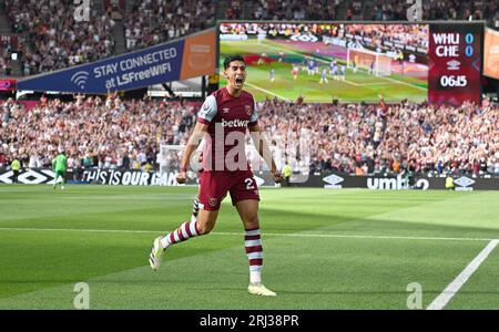 Londra, Regno Unito. 20 agosto 2023. Nayef Aguerd del West Ham Utd festeggia dopo aver segnato il primo gol della sua squadra. Partita di Premier League, West Ham Utd contro Chelsea allo Stadio di Londra, Parco Olimpico Queen Elizabeth a Londra domenica 20 agosto 2023. Questa immagine può essere utilizzata solo per scopi editoriali. Foto solo editoriale di Sandra Mailer/Andrew Orchard fotografia sportiva/Alamy Live news credito: Andrew Orchard fotografia sportiva/Alamy Live News Foto Stock