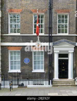 Londra, Regno Unito - 29 luglio 2023; facciata e porta dell'Ambasciata del Perù a Londra Foto Stock