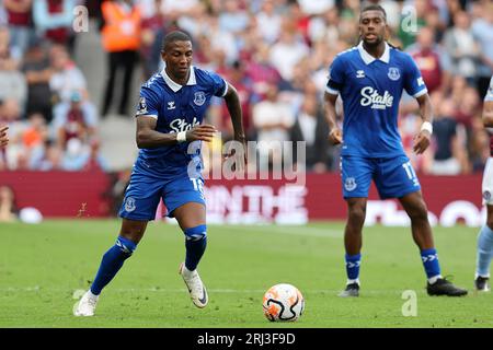 Birmingham, Regno Unito. 20 agosto 2023. Ashley Young di Everton in azione. Partita di Premier League, Aston Villa contro Everton al Villa Park di Birmingham domenica 20 agosto 2023. Questa immagine può essere utilizzata solo per scopi editoriali. Solo per uso editoriale, foto di Andrew Orchard/Andrew Orchard fotografia sportiva/Alamy Live news credito: Andrew Orchard fotografia sportiva/Alamy Live News Foto Stock