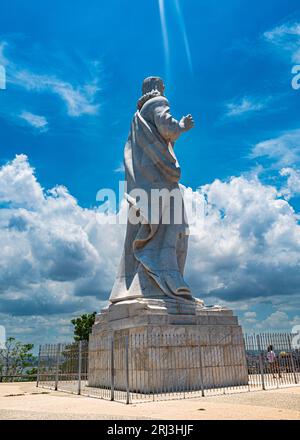 Cuba, Cristo dell'Avana. La Statua dell'Avana si trova nella città di Casablanca, di fronte alla baia dall'Avana Vecchia. Foto Stock