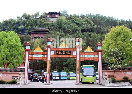 Zhangjiajie Scenic area, 13 aprile: Tempio taoista Zixia Memorial Gateway Buildings Landscape nell'area panoramica di Zhangjiajie il 13 aprile 2012, Zhangjiajie Foto Stock