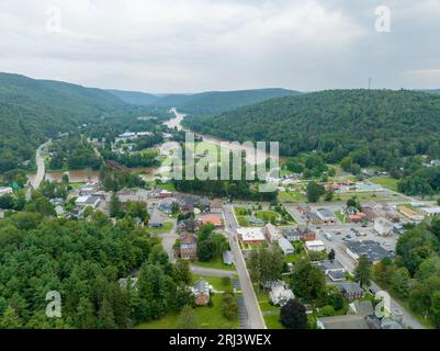 Agosto 2023 foto aerea della città di Hancock, Delaware County, New York. Foto Stock