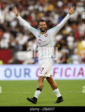 Roma, Italia. 20 agosto 2023. Antonio Candreva di Salernitana celebra il suo gol durante una partita di serie A tra Roma e Salernitana a Roma, in Italia, il 20 agosto 2023. Credito: Alberto Lingria/Xinhua/Alamy Live News Foto Stock