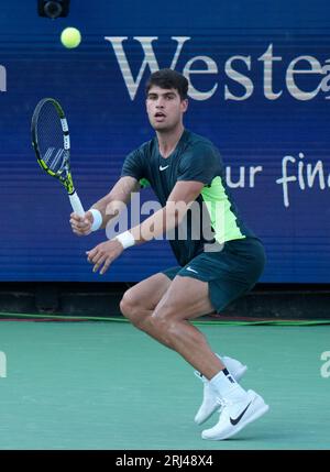 20 agosto 2023: Carlos Alcaraz (ESP) perde contro Novak Djokovic (SRB), 6-7 7-6 al Western & Southern Open, giocando al Lindner Family Tennis Center di Mason, Ohio, {USA} © Leslie Billman/Tennisclix/Cal Sport Media Foto Stock