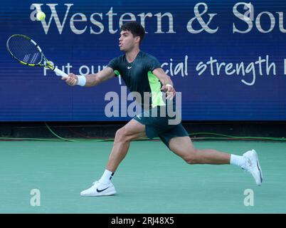 20 agosto 2023: Carlos Alcaraz (ESP) perde contro Novak Djokovic (SRB), 6-7 7-6 al Western & Southern Open, giocando al Lindner Family Tennis Center di Mason, Ohio, {USA} © Leslie Billman/Tennisclix/Cal Sport Media Foto Stock