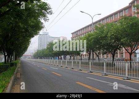 Autostrade e alberi verdi a Pechino in cina Foto Stock