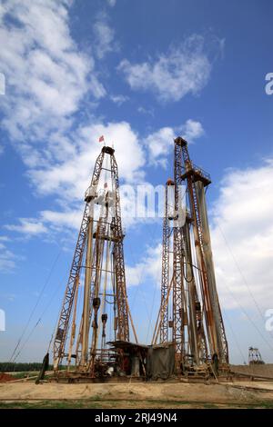 MaCheng 12 luglio: Drilling derrick nella miniera di ferro di MaCheng il 12 luglio 2012, Contea di Luannan, provincia di Hebei, Cina Foto Stock