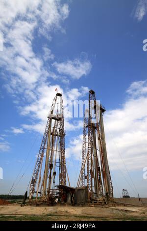 MaCheng 12 luglio: Drilling derrick nella miniera di ferro di MaCheng il 12 luglio 2012, Contea di Luannan, provincia di Hebei, Cina Foto Stock