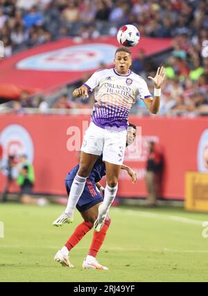 Chicago, USA, 20 agosto 2023. Rafael Santos (3), giocatore della Major League Soccer (MLS) di Orlando City SC, testa il pallone contro il Chicago Fire FC al Soldier Field di Chicago, Illinois, USA. Credito: Tony Gadomski / All Sport Imaging / Alamy Live News Foto Stock