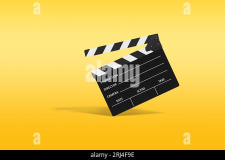 Ardesia pellicola, tabellone per clapper film su sfondo giallo con ombre e spazio di copia Foto Stock