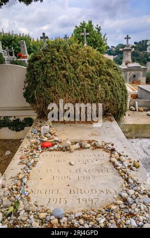 Saint Paul de Vence, Francia - 24 maggio 2023: Tomba del famoso artista russo francese Marc Chagall, sepolta nel sud della Francia in un cimitero del villaggio Foto Stock