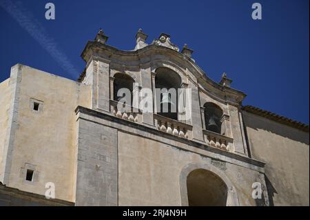 Vista panoramica del campanile della Chiesa della Madonna del Carmine in stile barocco a Scicli Sicilia, Italia. Foto Stock