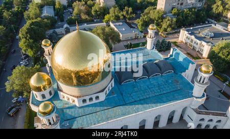 Almaty, Kazakistan - 17 agosto 2023: Il luogo di culto centrale per i musulmani. Stato islamico Foto Stock