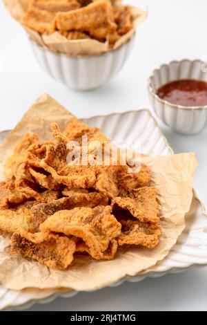 Lard di maiale fritto croccante Foto Stock