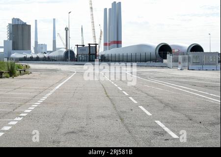 FRANCIA, porto di le Havre, Siemens Gamesa Renewable Energy SGRE sito di produzione di turbine eoliche, torri e pale rotanti per la costruzione di un parco eolico offshore da 500 MW Fecamp sulla costa della Normandia / FRANKREICH, le Havre Hafen, Siemens Gamesa Erneuerbare energie SGRE Produktionsstandort für Windkraftanlagen, Windkraftanlagen für den 500 MW Offshore Windpark Fecamp von Électricité de France SA EDF Renewables, Enbridge Inc. und wpd Foto Stock