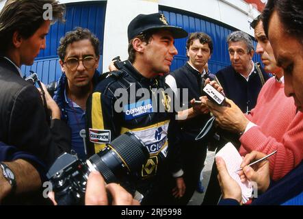 Ayrton Senna alla guida di una Lotus Renault Turbo al Gran Premio del Portogallo 1985 a Estoril Foto Stock