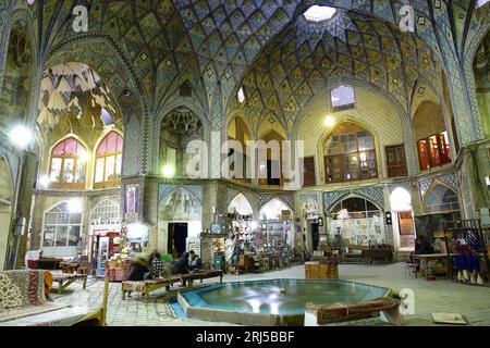 Irán, ciudad, Kashan Kashan, Bazar Khan Amin al-Dowleh Timche dome Foto Stock