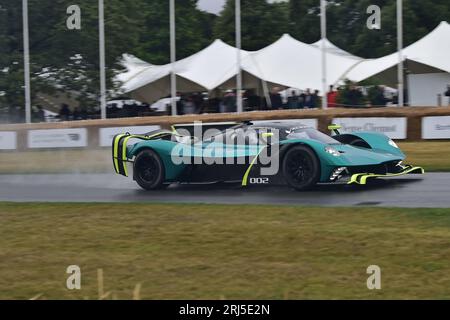 Aston Martin Valkyrie AMR Pro, Supercar Run, un'opportunità per vedere, ascoltare e avvicinarsi alle auto più prestigiose del mondo, e per pochi fortunati Foto Stock