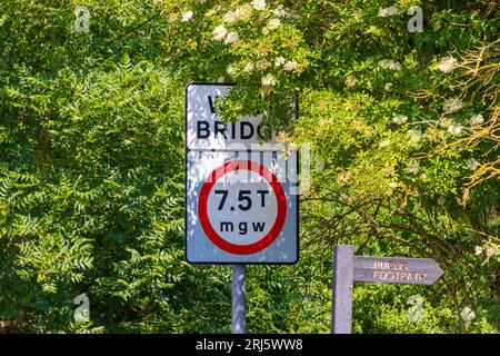 Segno del ponte debole, Essex Inghilterra Regno Unito Foto Stock