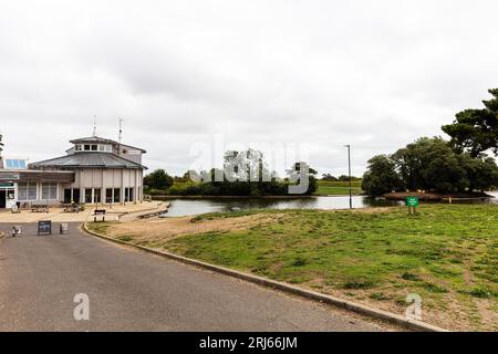 Cleethorpes Boating Lake, Cleethorpes Discovery Center, Cleethorpes, Lincolnshire, Regno Unito, Inghilterra, Cleethorpes UK, Cleethorpes England, lago nautico Foto Stock