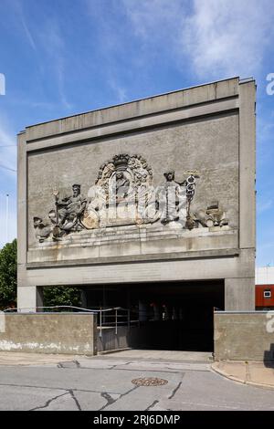 Rilievo con busto di re Cristiano vi di Danimarca, sulla costruzione (ora demolita) a Toldbodgade, Copenaghen, Danimarca Foto Stock