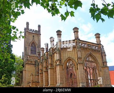 St Luke's Church 1832, conosciuta dalla gente del posto come la chiesa bombardata, Berry Street e Leece Street memoriale della seconda guerra mondiale, Liverpool, Merseyside, L1 2TR Foto Stock