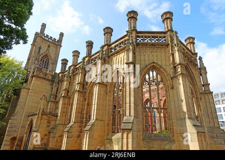 St Luke's Church 1832, conosciuta dalla gente del posto come la chiesa bombardata, Berry Street e Leece Street memoriale della seconda guerra mondiale, Liverpool, Merseyside, L1 2TR Foto Stock