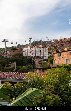 Vista sul quartiere la divisa in Comuna 13 a Medellin, Colombia Foto Stock