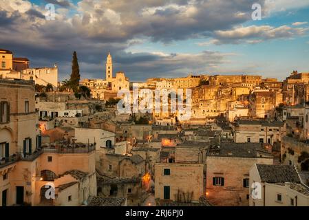 Case di Matera detta anche città delle pietre, Crepuscolo nel cuore dei sassi di Matera Foto Stock