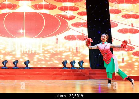 Contea di Luannan - 24 gennaio 2019: Spettacolo di danza per bambini al Gala del Festival di primavera, contea di Luannan, provincia di Hebei, Cina Foto Stock