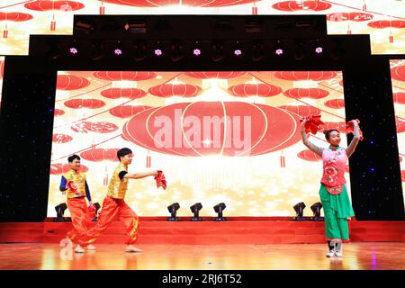 Contea di Luannan - 24 gennaio 2019: Spettacolo di danza per bambini al Gala del Festival di primavera, contea di Luannan, provincia di Hebei, Cina Foto Stock